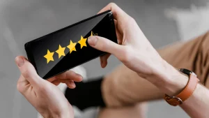 Zarządzanie recenzjami Google na laptopie i smartfonie