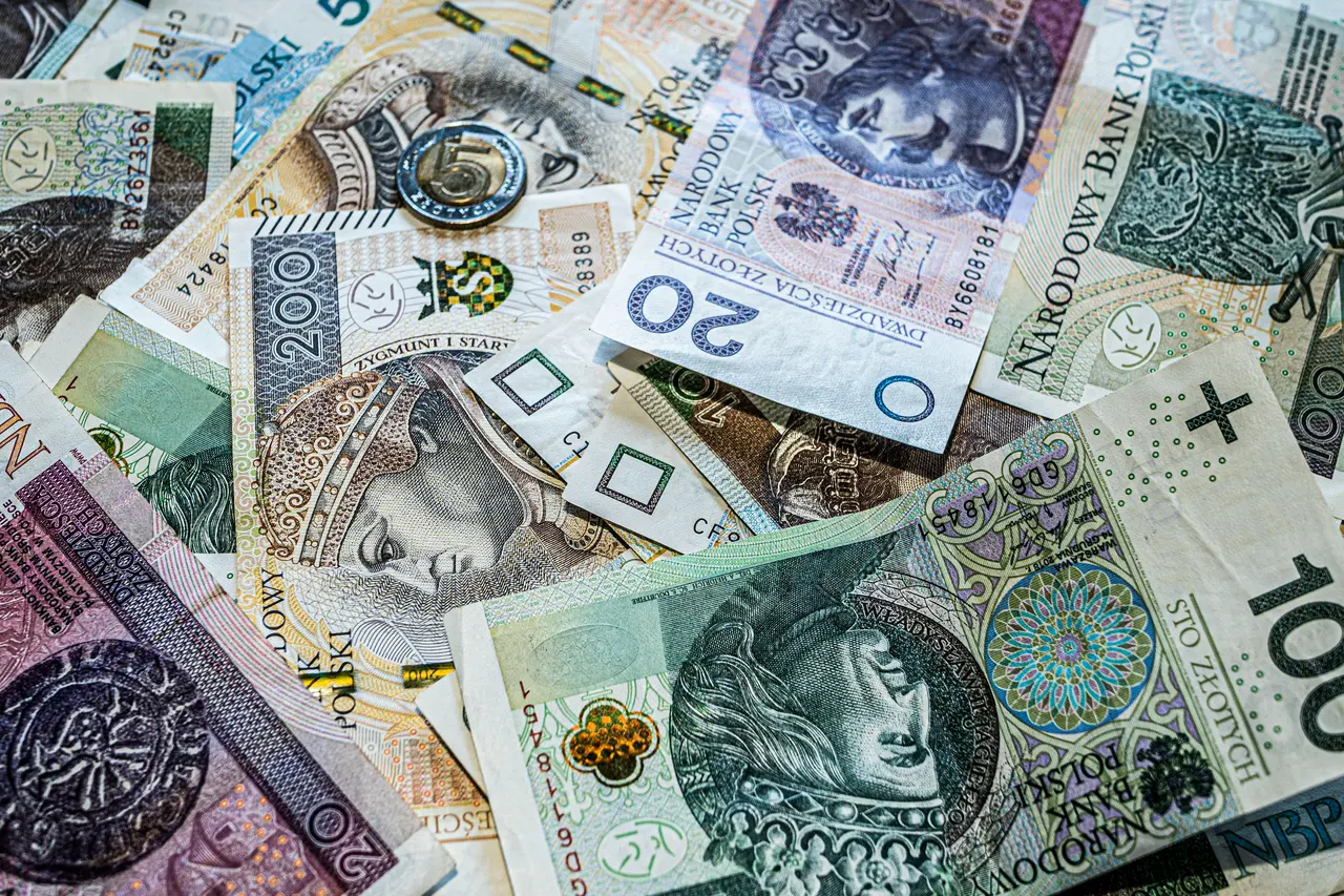 Przedsiębiorca analizujący dokumenty podatkowe w nowej ustawie budżetowej