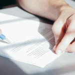 Wykres porównujący leasing i zakup samochodu firmowego